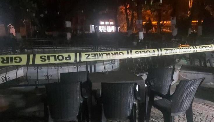 Büyük ihmal! Süs havuzunda elektrik akımına kapıldılar