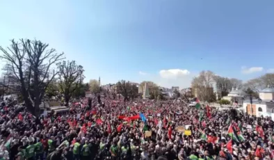 İstanbul’da Filistin’e Destek Yürüyüşü Düzenlendi